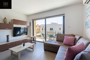 TV - High-End central APT with comfy BEDS & Super WIFI (San Gwann)