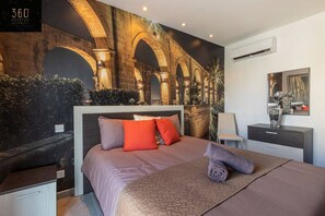 1 室のベッドルーム、デスク、アイロン / アイロン台、旅行用ベビーベッド