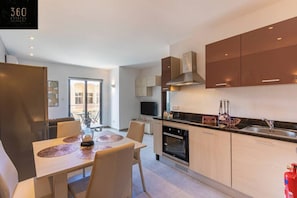 Fridge, cookware/dishes/utensils