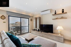 TV - One of a KIND, seafront property in St Georges Bay (San Ġiljan)