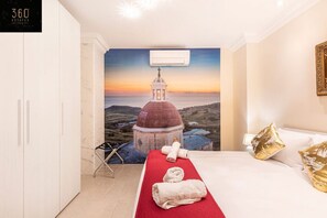 4 bedrooms, desk, iron/ironing board, travel cot