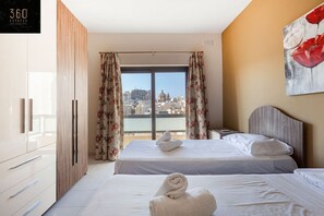 3 عدّة غرف نوم ومكتب ومكواة/لوح كي وسرير سفر