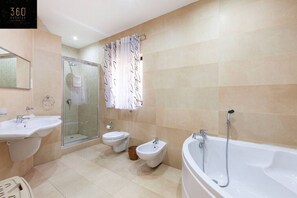 Hair dryer, towels - Sliema Ferries APT, with beautiful views AC & WIFI (Sliema)