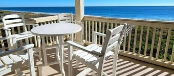 Oceanfront Lookout, pet friendly with pool
