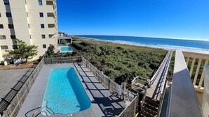 A rooftop pool with a view of the beach and ocean. - Oceanfront Lookout, pet friendly with pool (Carolina Beach)