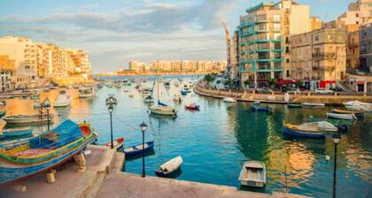 Central APT 5mins to promenade with SOFA AC & WIFI