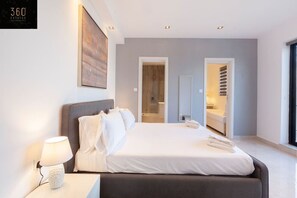 3 bedrooms, desk, iron/ironing board, travel crib