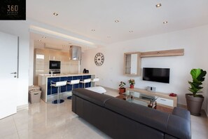 TV, stereo