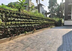 Property grounds - Urbane Cove 1: Furnished AC Apt (Thiruvananthapuram)