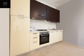 Rentaplats i utensilis de cuina, vaixella i coberteria 