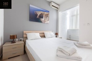 2 Schlafzimmer, Schreibtisch, Bügeleisen/Bügelbrett, Reisekinderbett