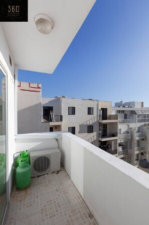 Property grounds - Da Vinci · Spacious central 2BR, just off UNI/Hospital & WIFI (L-Imsida)