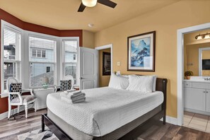 3 habitaciones, tabla de planchar con plancha, wifi y ropa de cama 