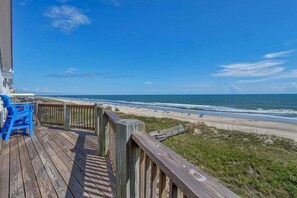 On the beach - Saltwater Shores, A Beachfront Retreat (Carolina Beach)