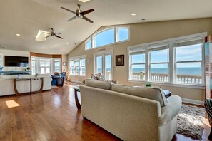 TV, fireplace, offices