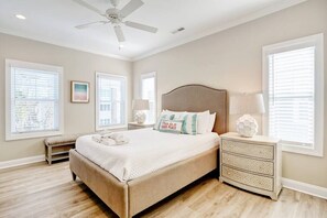 4 bedrooms, WiFi, bed sheets - Islands on Snapper, Walk to Beach & Tiki Bar (Carolina Beach)