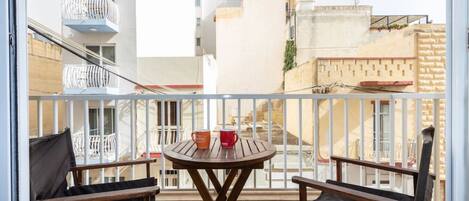 تناول الطعام بالخارج