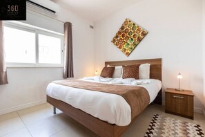 Desk, iron/ironing board, free WiFi, bed sheets - Beautiful, TOP NOTCH 1 BR APT just off the coast (San Pawl il-Baħar)