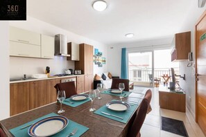 Dining - Beautiful, TOP NOTCH 1 BR APT just off the coast (San Pawl il-Baħar)