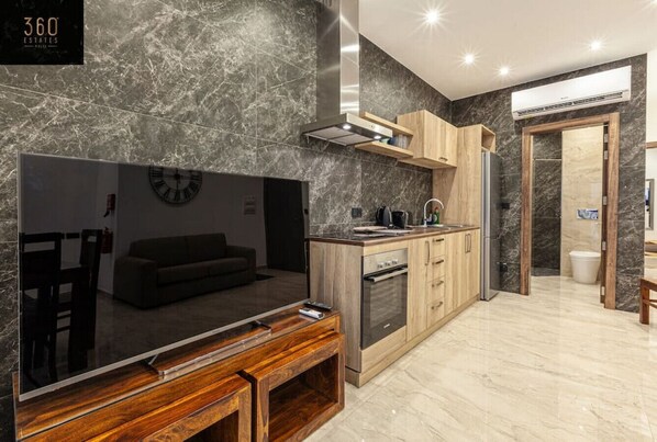 雪櫃、微波爐、焗爐、爐具