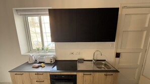 茶具/咖啡用具、冰箱、微波炉、厨具/餐具