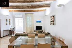 Interior - Seafront - Top Location, Top floor with WIFI & AC (Il-Belt Valletta)