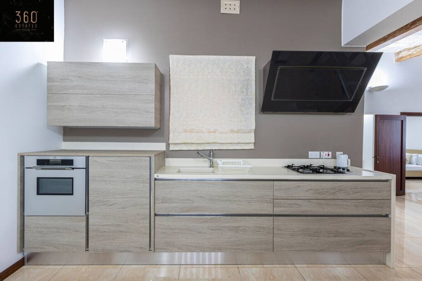 Réfrigérateur, micro-ondes, four, cafetière/bouilloire