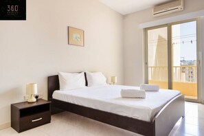 办公桌、熨斗/熨衣板、旅行婴儿床、免费 WiFi