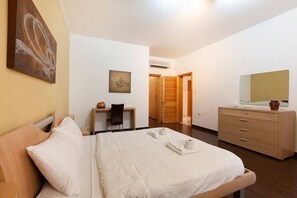 Desk, iron/ironing board, travel cot, WiFi