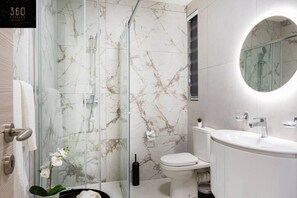 Hair dryer, towels - Beautiful, cozy APT just off the Promenade & WIFI (Tas-Sliema)