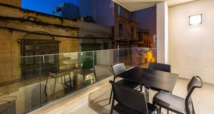 Beautiful, cozy APT just off the Promenade & WIFI