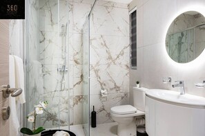 Hair dryer, towels - Beautiful, cozy APT just off the Promenade & WIFI (Tas-Sliema)