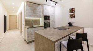 Réfrigérateur, micro-ondes, four, lave-vaisselle