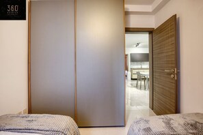 2 bedrooms, desk, iron/ironing board, travel crib