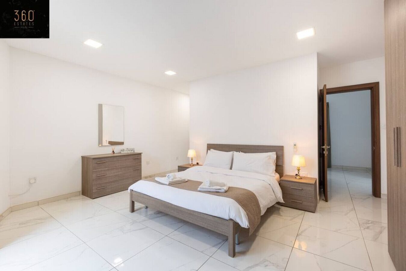 3 Schlafzimmer, Schreibtisch, Bügeleisen/Bügelbrett, WLAN