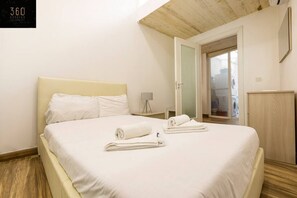 2 Schlafzimmer, Schreibtisch, Bügeleisen/Bügelbrett, Reisekinderbett