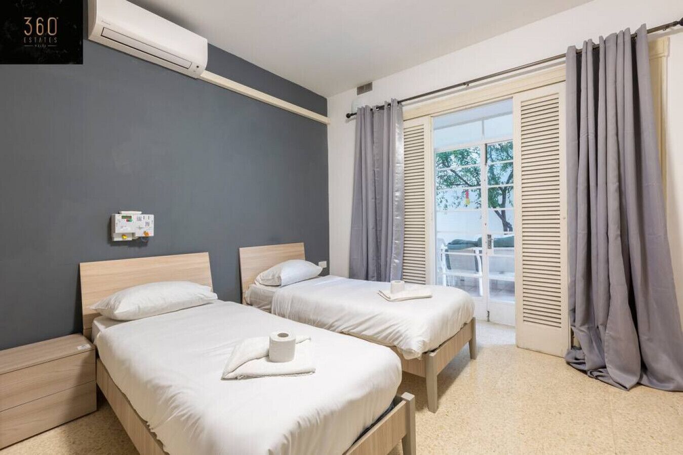 Bureau, fer et planche à repasser, lit parapluie, Wi-Fi gratuit