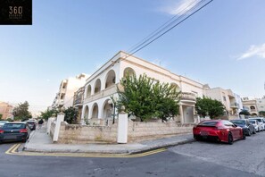 Exterior - Spacious NUM1 house in Swieqi - Sleeps 18 w/WIFI (Is-Swieqi)