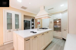 Réfrigérateur, micro-ondes, four, lave-vaisselle