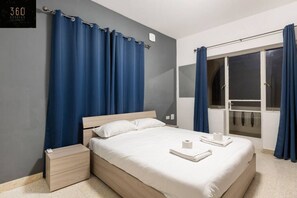 Desk, iron/ironing board, travel cot, free WiFi - Spacious NUM1 house in Swieqi - Sleeps 18 w/WIFI (Is-Swieqi)