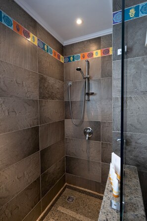 Shower, towels - VESTA - Luxury APT - 2BR - Golf (II) (Hurghada)