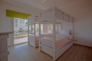 2 quartos, ferros/tábuas de passar roupa, Wi-Fi, roupa de cama