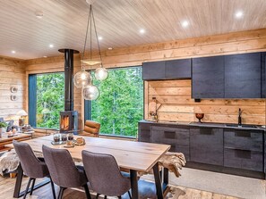 Fridge, microwave, dishwasher, cookware/dishes/utensils - Villa huili by Interhome (Kuusamo)