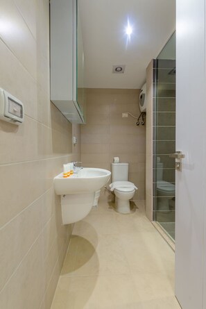 Shower, towels - VESTA - Luxury APT - 1BR - Gcribs (I) (El Gouna)