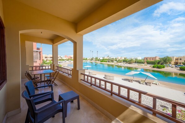 Outdoor dining - VESTA - Luxury APT - 2BR - Upper Nubia (Hurghada)