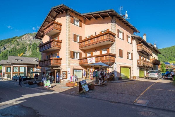 Exterior - You'll have everything at your fingertips by staying at Quadrilocale Aprica! (Livigno)