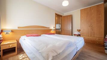 2 bedrooms, WiFi, bed sheets