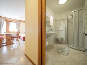 Shower, hair dryer, bidet, towels - Simple, yet traditional. The two-room apartment at Residence Livigno will leave (Livigno)