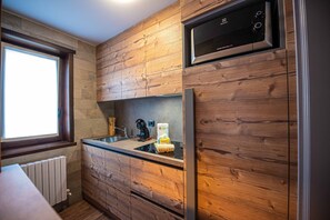 Frigorífic, microones, placa de cuina i rentaplats