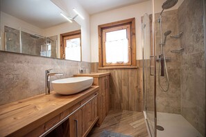 Shower, hair dryer, bidet, towels - Modern home in the center of Livigno (Livigno)